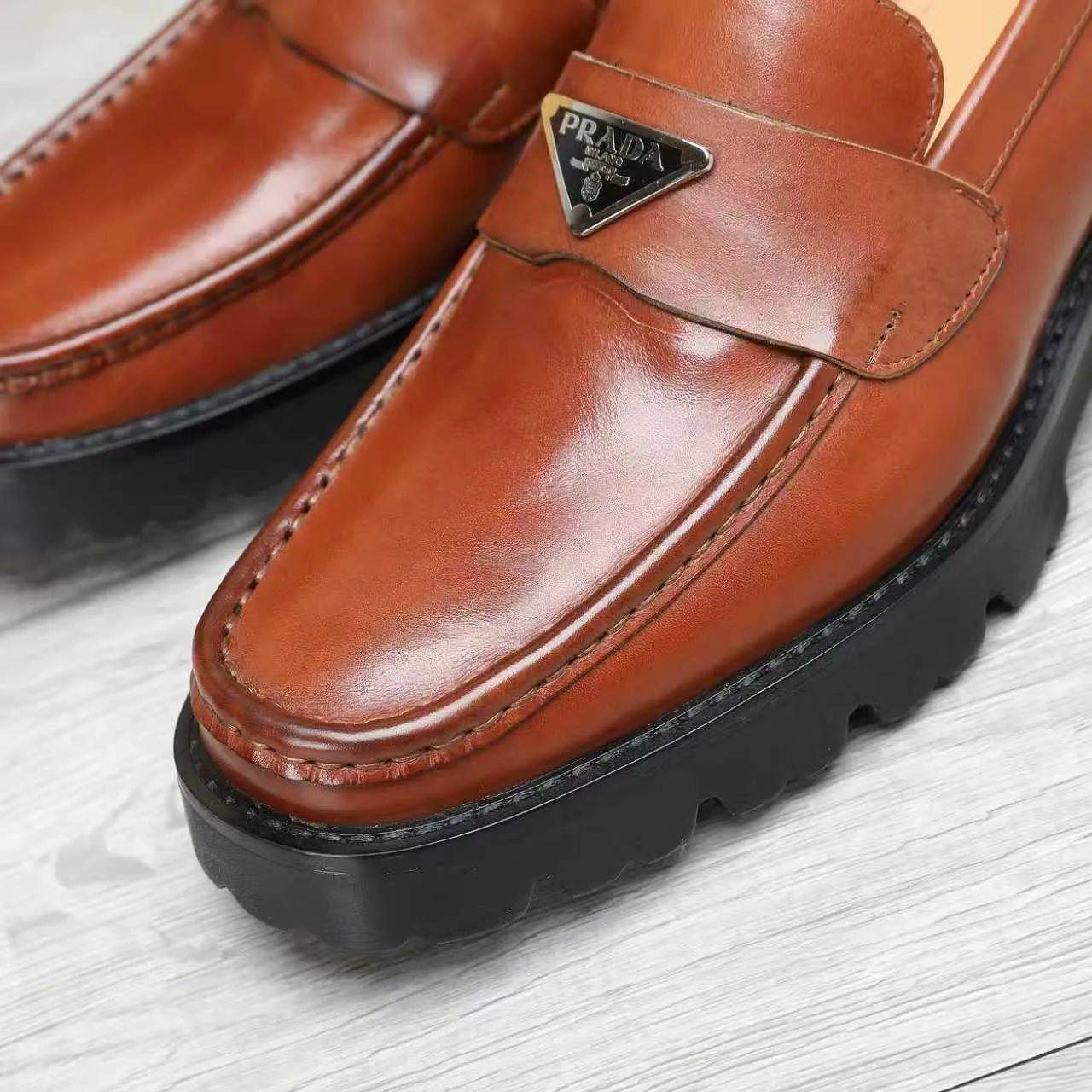 Men's shoes 💰540 💰💰🎩🎩【Prada】Counter 1:1⬆️original reproduction, absolute quality🆗original outsole, high-quality imported rubber, wear-resistant and non-slip, never degummed, upper material: imported first-layer cowhide➕anti-slip foam outsole, official website material, inner material: water-dyed leather lining, 6 colors available! Code number 38-45